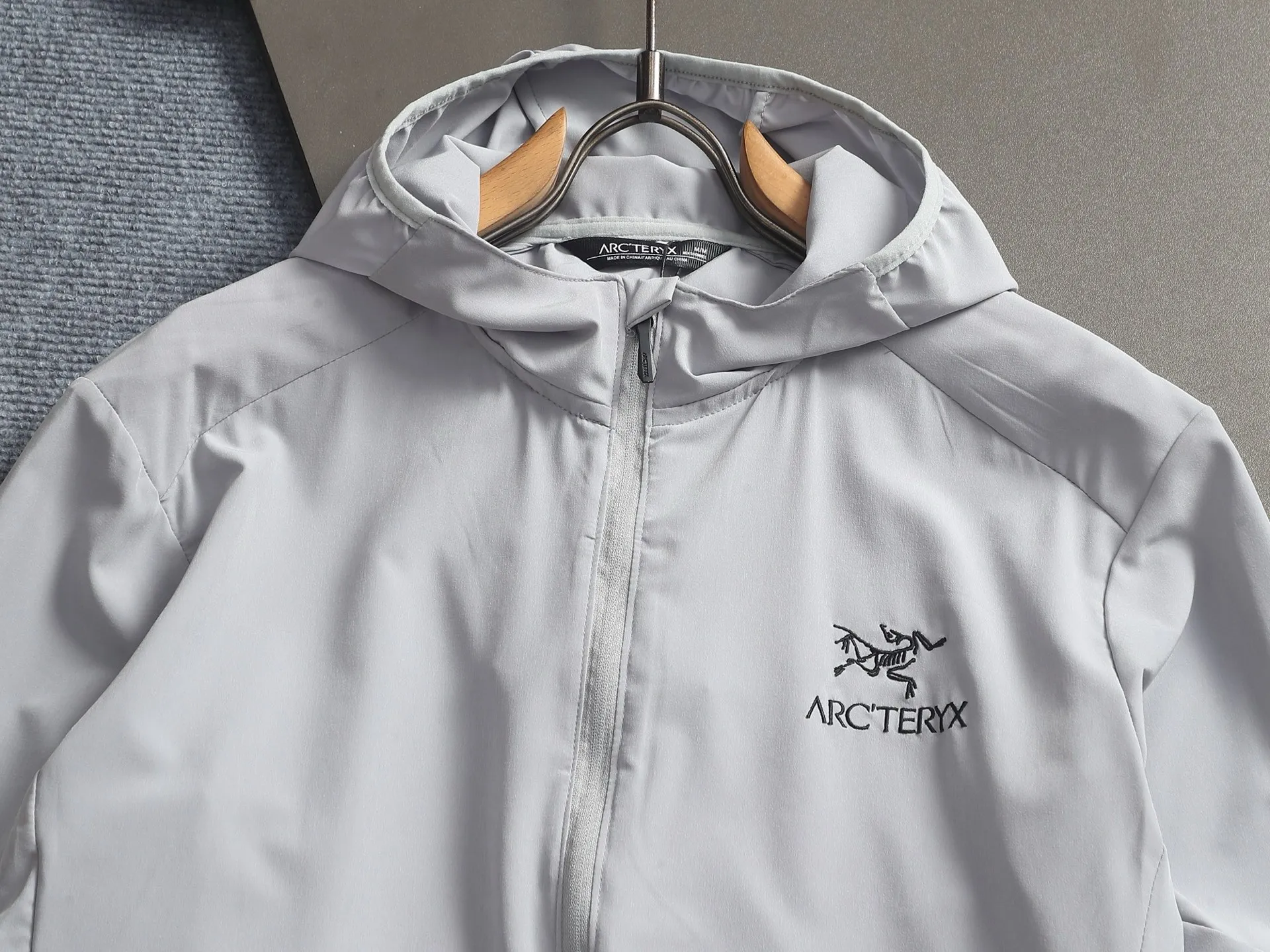Arcteryx ARC'TERYX ， + ， ！ ✅ • Classic Black： ， ， • ： ， ， • ： ， ， • ： ， ， ✅ • ， • Breathable， ， • + ， • ： Logo ✅ Versatile 、 、leggings ！ 、 、 、 ， N ！ / / ！ ：Black White Blue Gray Size：XS S M L